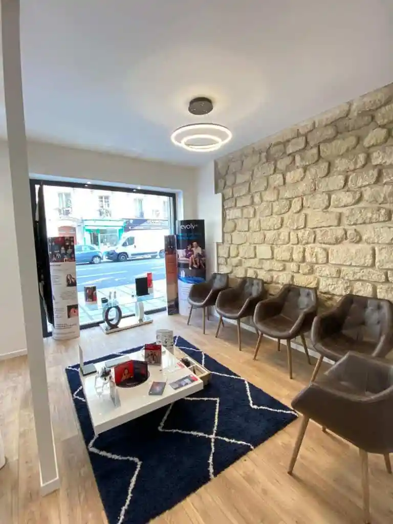 Intérieur du laboratoire d'audioprothèse Audition Morand, Paris 5e